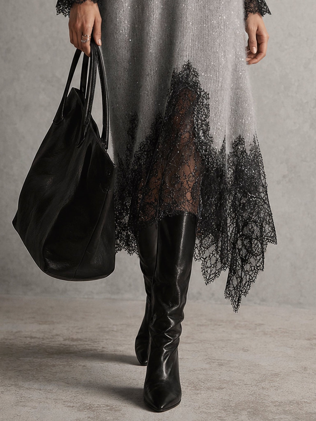 Robe midi grise en maille avec ourlet en dentelle
