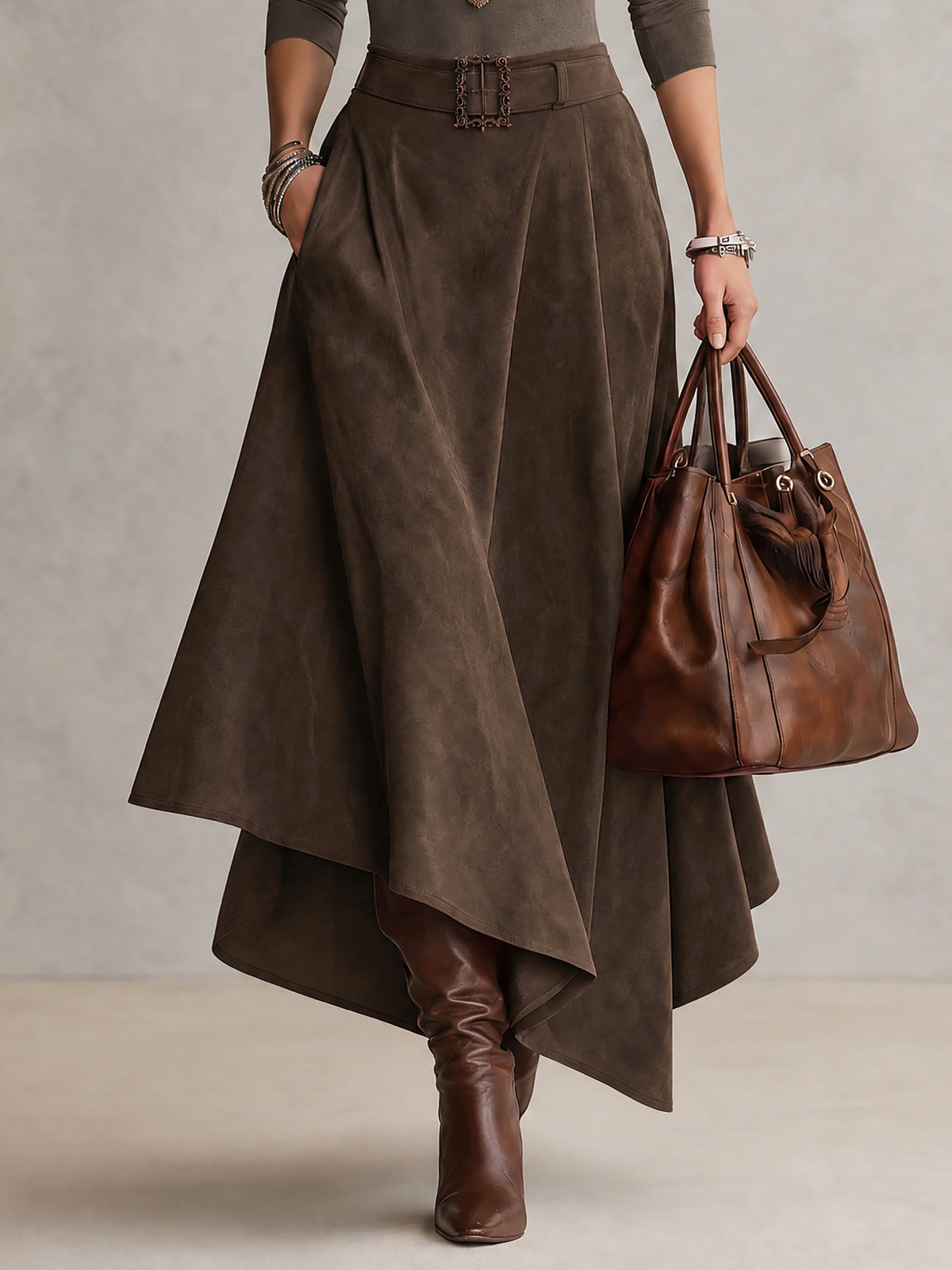 Ensemble taupe en jersey à col montant et jupe asymétrique effet suédine