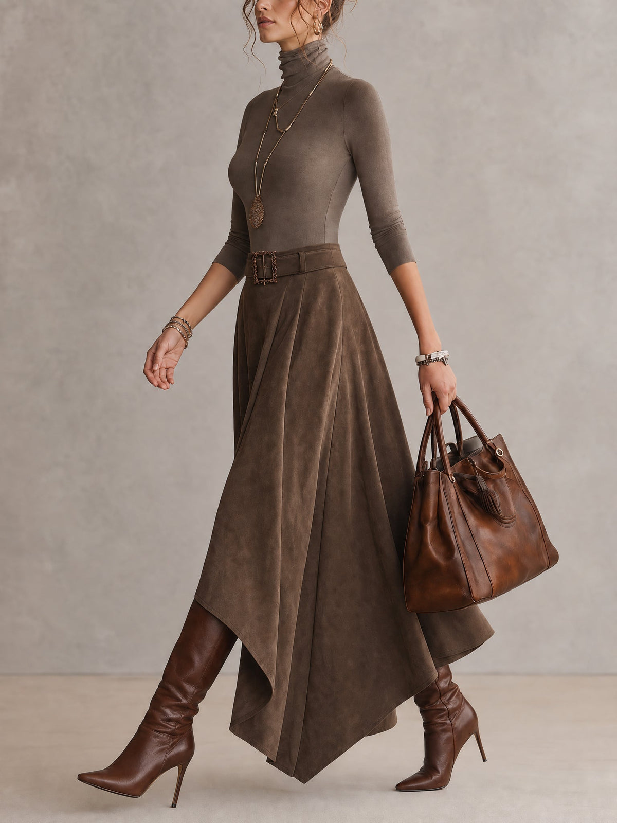Ensemble taupe en jersey à col montant et jupe asymétrique effet suédine