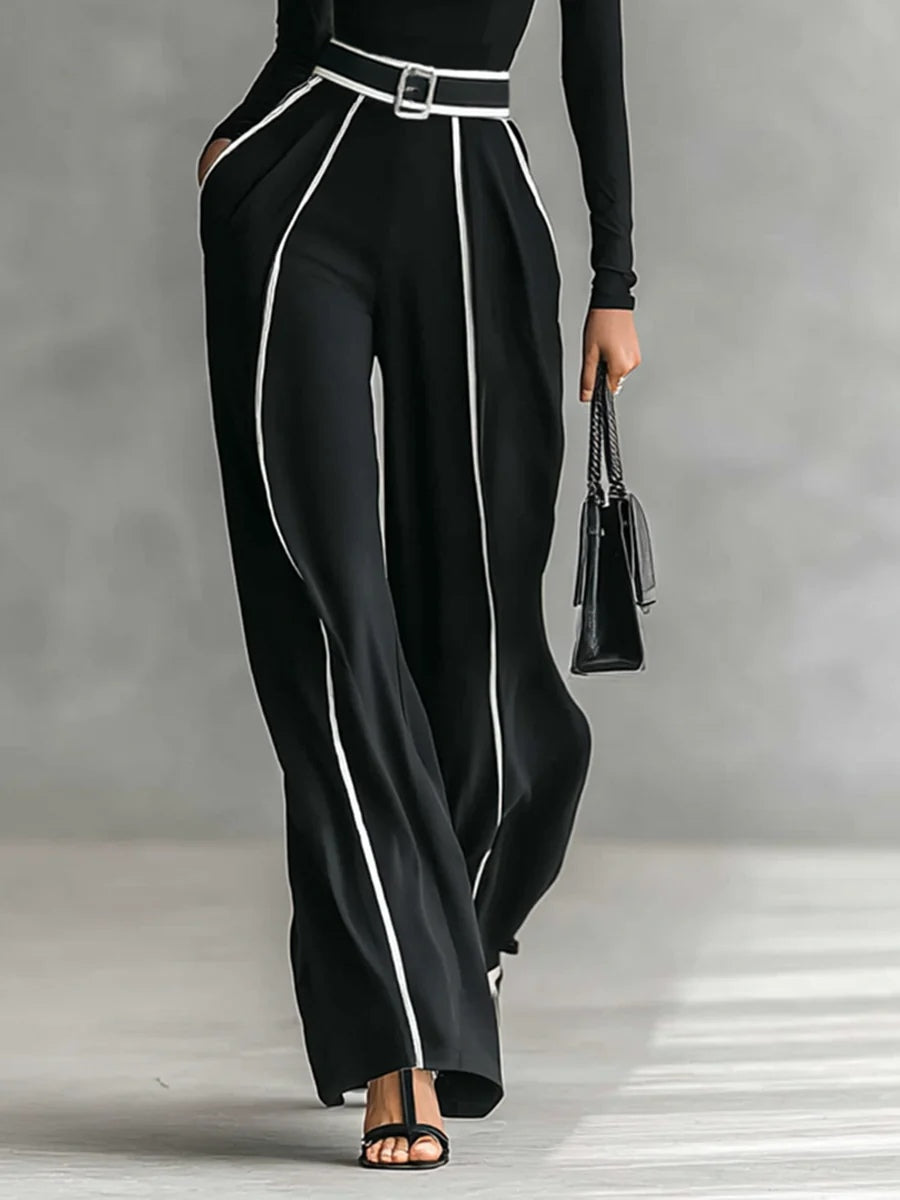 Ensemble avec haut à col montant et manches longues à bordures blanches, pantalon à jambes larges et ceinture